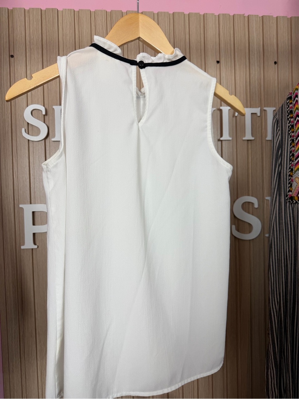 Monteau Cream Wide-Leg Pants with White Sleeveless Blouse - Picture 3 of 7